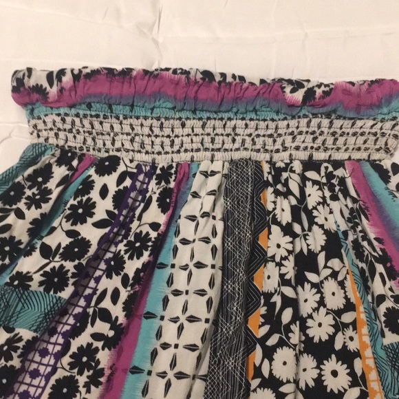 Vibrant mini skirt - Picture 2 of 4